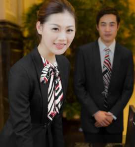 定做酒店工作服應(yīng)該如何選擇？